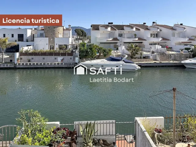 Casa de pescador con licencia turística y amarre - Empuriabrava — 24