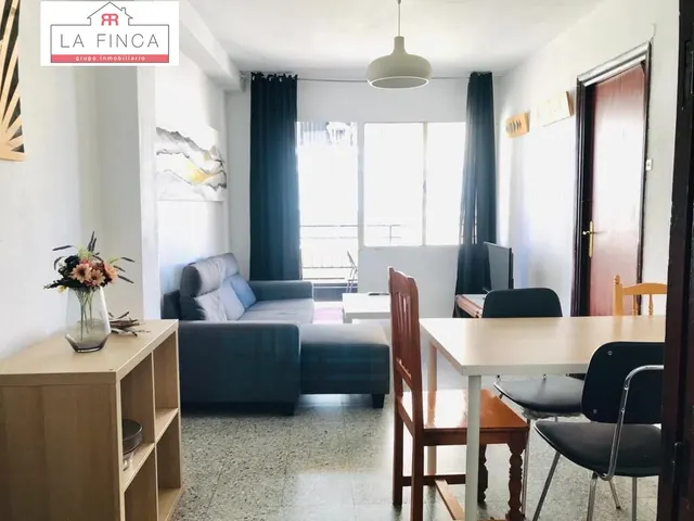 Edificio  con local comercial en plena Calle Victoria — 13