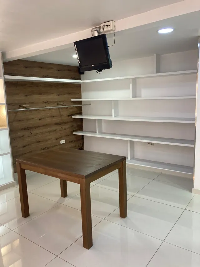 SE VENDE LOCAL MUY CÉNTRICO (para invertir) — 6