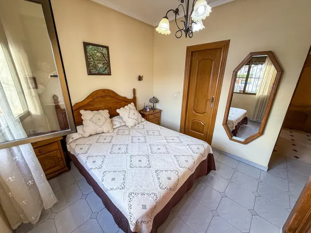 Amplio chalet pareado en El Chaparral — 4 dormitorios, 4 baños, piscina privada y gran parcela — 21