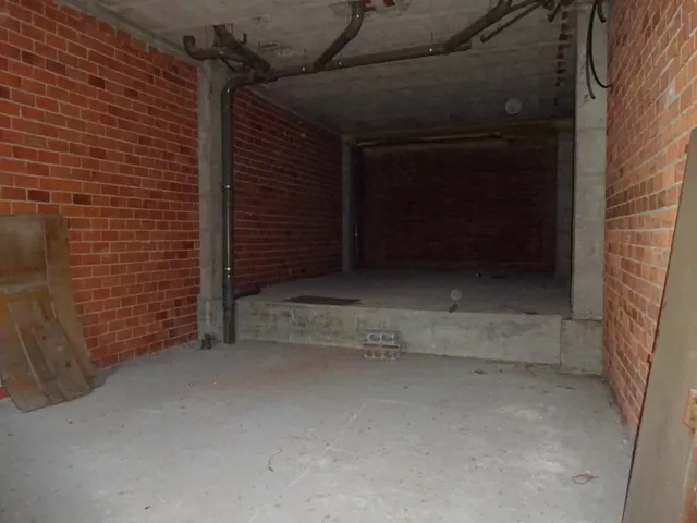 LOCAL COMERCIAL EN EL RESTOLLAL — 5