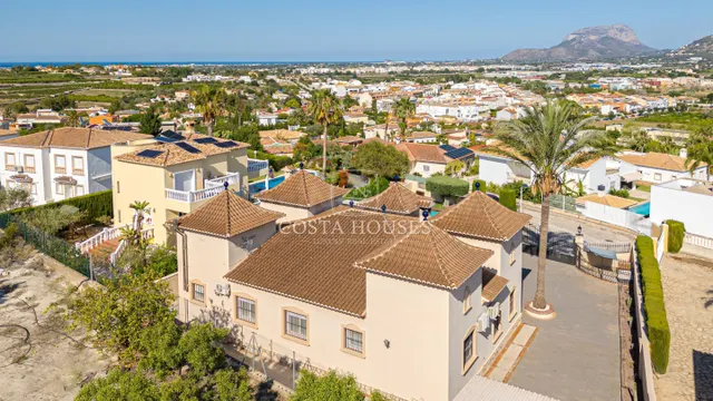 VILLA BRISA | Exclusiva Villa Mediterránea con Jardín Privad - foto 3