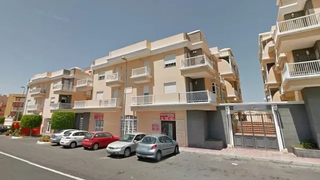 Guarchacho. Piso 3 habitaciones, plaza garaje y trastero