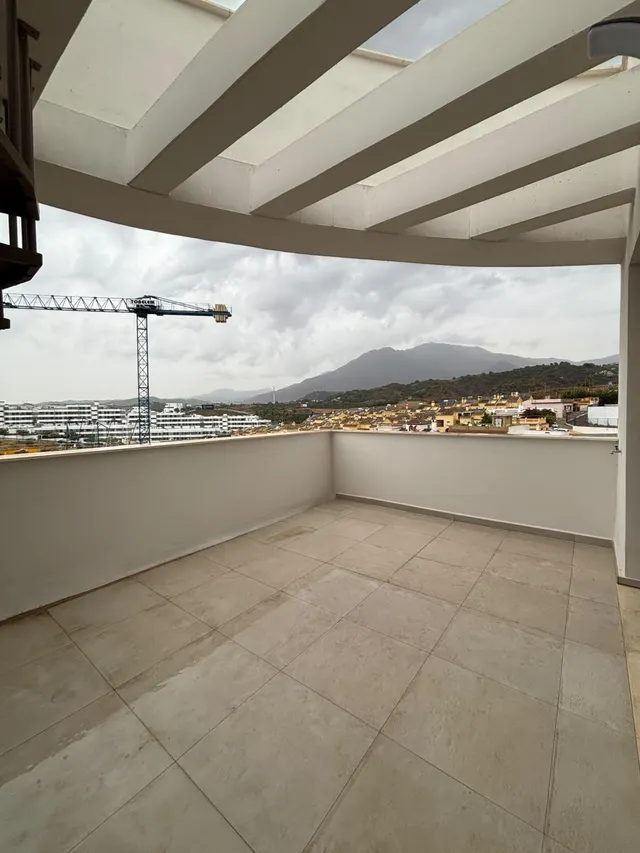 Se vende ático con piscina privada en Estepona — 14
