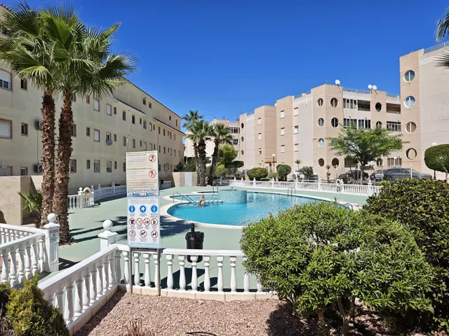 APARTAMENTO DE 2 DORMITORIOS CON PISCINA, APARCAMIENTO Y GRA