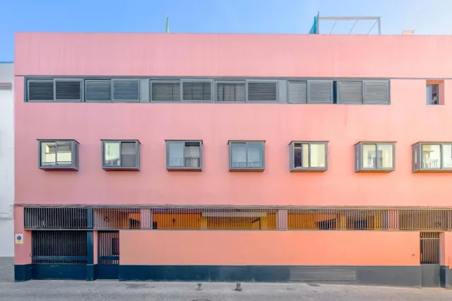 ¡Vive el Centro sin ruido! 180m2 construidos, 4 dormitorios, patio, garaje y trastero en calle Inocentes — 31