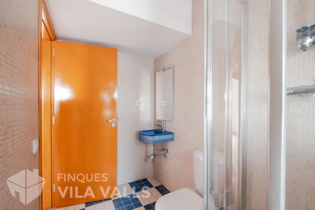 Piso dúplex en pleno centro de Caldes. Ascensor, terraza, 2 balcones y parking incluido. — 28