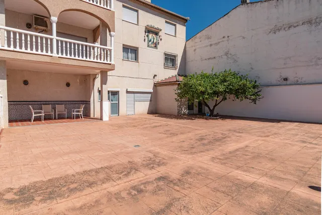 Edificio con dos viviendas en Jun — 14