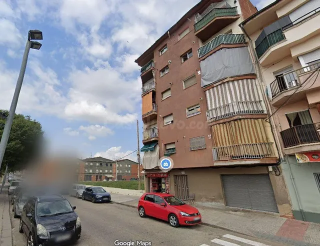 Se vende piso OKUPADO en Manlleu - foto 3