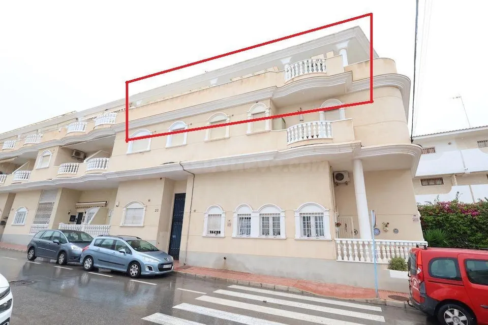 ÁTICO EN AV.PARIS DE 3 DORM. 2 BAÑOS. CON SUPERFICIE DE 113 M2.