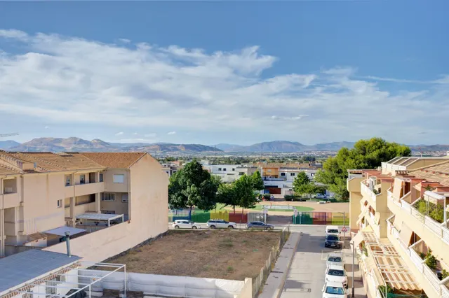 Exclusivo ático dúplex reformado con magnífica terraza en esquina, ascensor y garaje — 10