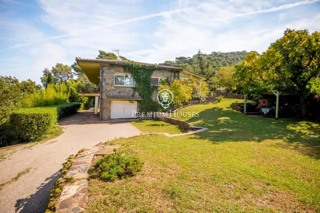 Exclusiva casa en Vallromanes. Naturaleza, privacidad y vistas panorámicas. — 32