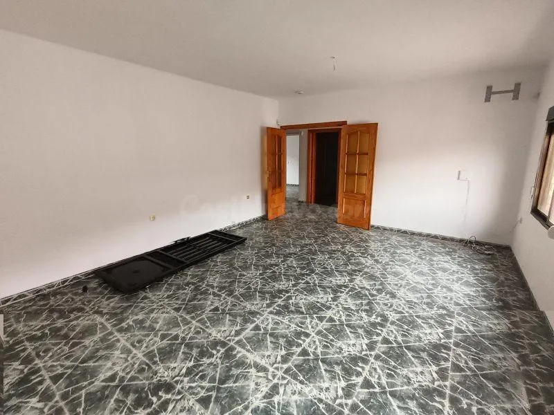Amplio y luminoso piso en venta en Porzuna, Ciudad Real