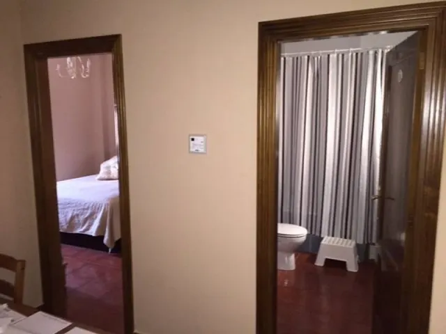 Edificio con 5 apartamentos, 2 locales  comercial y garaje  en Valle san Lorenzo. — 5