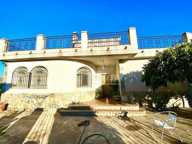 ZONA LA BARQUERA - Parcela de terreno de 1250 m2 con casa de