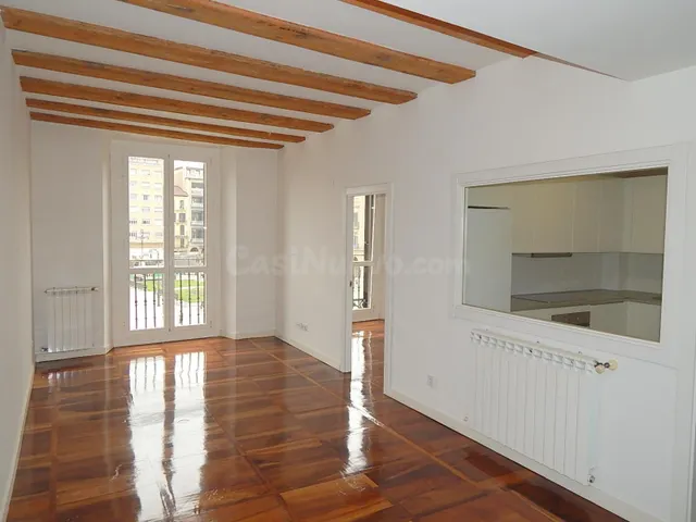 ETXEA vende piso en la Plaza de Castillo, 3 dormitorios, 2 baños, ascensor, 2ª altura — 3