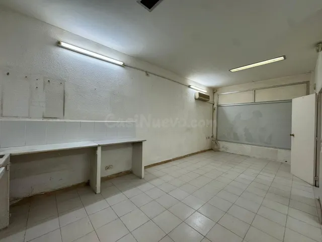 LOCAL COMERCIAL MUY BIEN SITUADO - foto 3