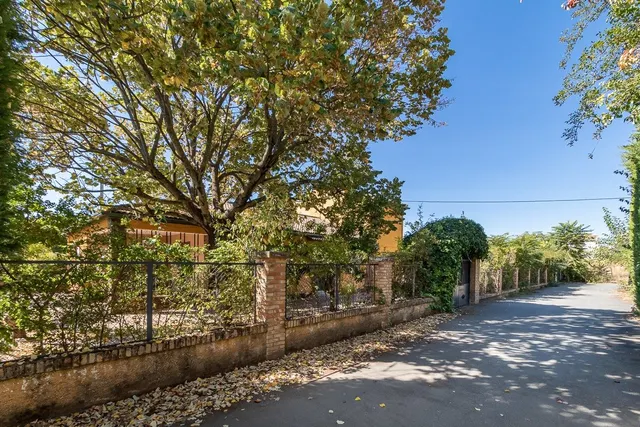 Chalet independiente con piscina y pista de tenis en Alfacar — 32
