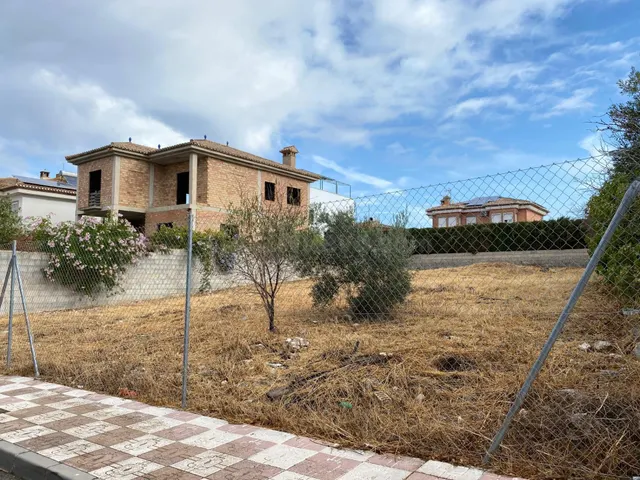 PARCELA URBANA PARA CONSTRUIR UNA O DOS VIVIENDAS DE 424 M2  - foto 2