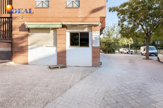VENTA DE LOCAL EN URBANIZACION PARQUE NUEVA GRANADA (GRANADA) — 19