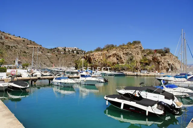 Apartamento con Terraza y Vistas Panorámicas al Mar en Marina del Este. — 31