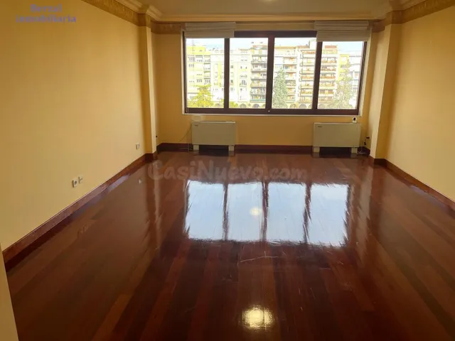 Extraordinario piso en el Espolón — 2