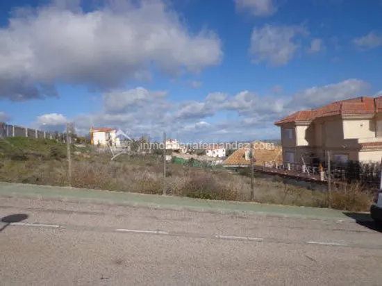 Fantástica parcela en Urb. El Pinar - foto 3