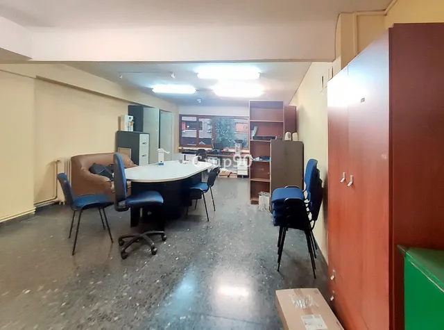 3 LOCALES COMERCIALES EN  ZONA INSTITUT — 42