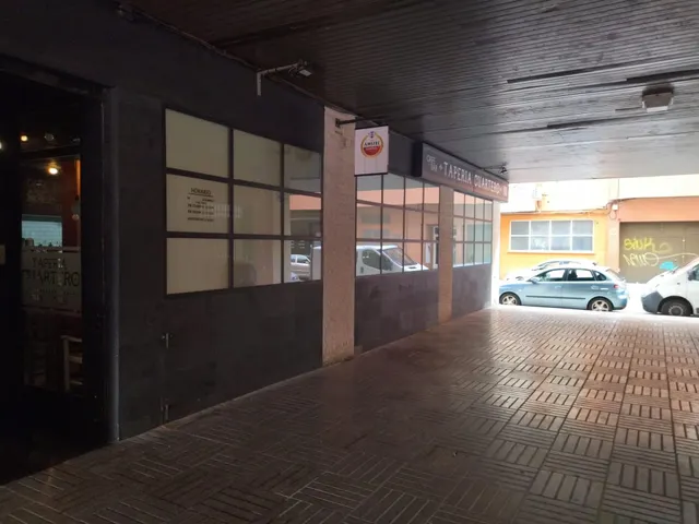 SE VENDE NEGOCIO DE HOSTELERIA, EN PLENO FUNCIONAMIENTO. — 24