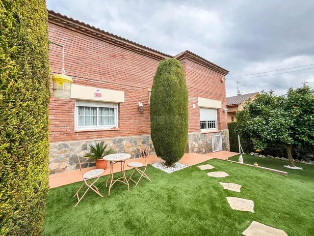 PRECIOSO CHALET A LA VENTA EN ESPARREGUERA - URB CAN RIAL (B