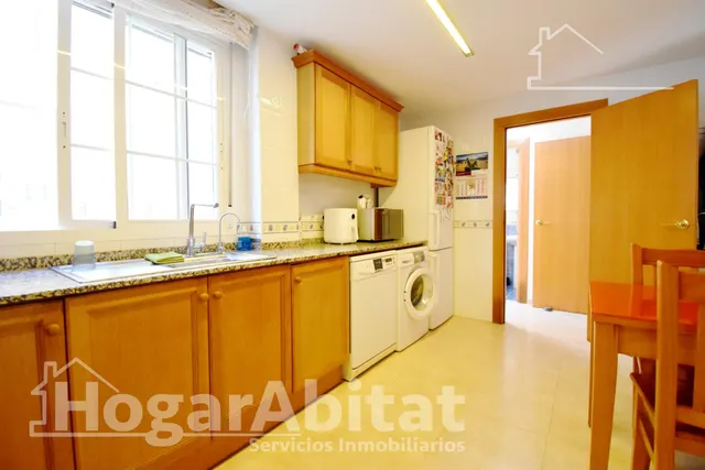 ADOSADO CON 3 TERRAZAS, BALCÓN, PISCINA Y GARAJE — 10