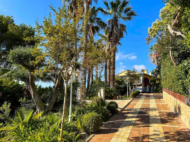 Maravillosa villa a 5 minutos de la playa de Fenals.