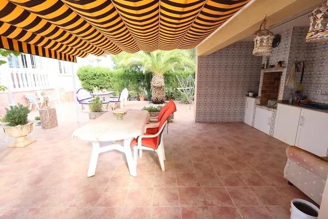 Chalet independiente en Las Filipinas con impresionante parcela de 1.514 m2 — 22