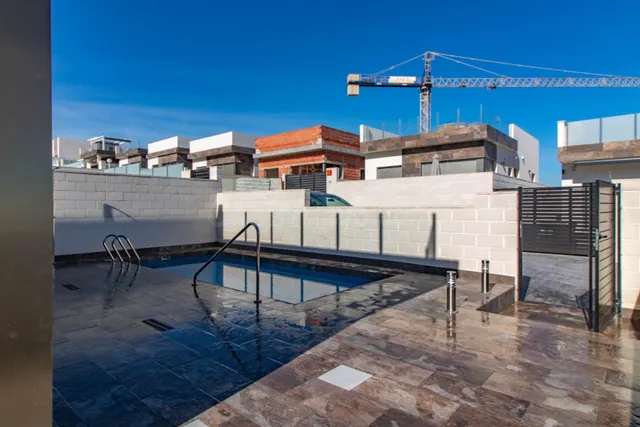 AMPLIO CHALET CON PISCINA PRIVADA - foto 5