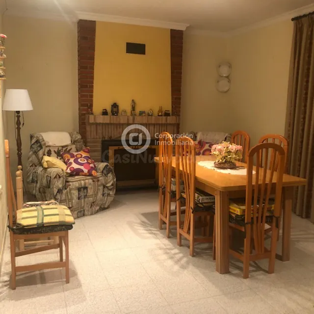 Casa con tres dormitorios y garaje en zona Sutullena - foto 4