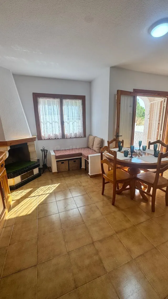 Casa adosada en primera línea de playa con jardín y aparcami - foto 4