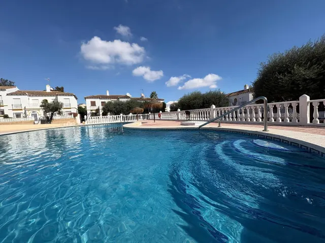 Bungalow planta baja en urb. mirador del mediterráneo con jardin esquina y piscina comunitaria — 28