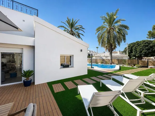 VILLA DE 4 DORMITORIOS 2 BAÑOS EN PUNTA PRIMA ( ORIHUELA COS - foto 2