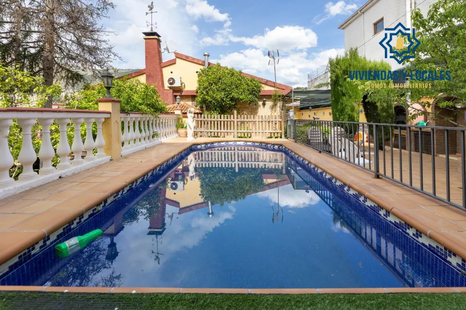 Espectacular chalet independiente con piscina en Alfacar