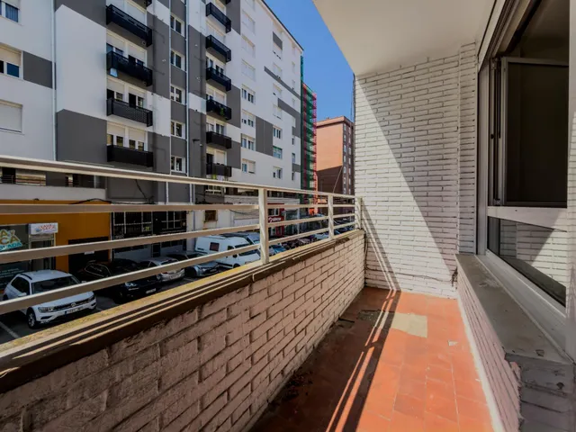 Piso con terraza a la venta en Fernando de Los Rios. — 23