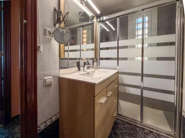 ¡AMPLIO PISO SEMINUEVO CON TERRAZA, ASCENSOR Y MUCHA LUZ EN UNA DE LAS MEJORES ZONAS DE MANRESA! — 9