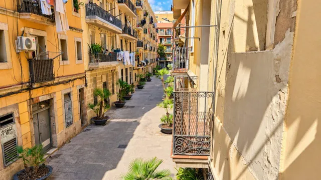 A pie de mar: luz, playa y vida de barrio — 9