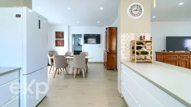 CASA EN ALGEMESI — 17