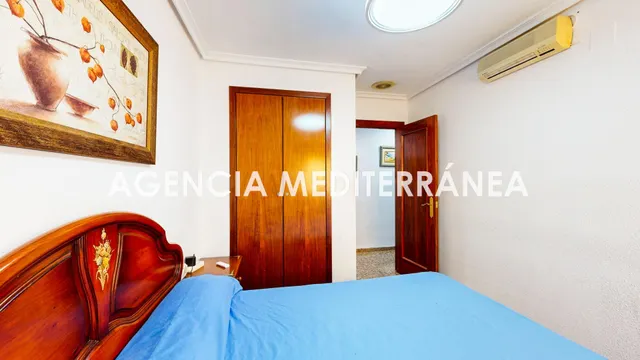 Piso en venta en Torrent, con tres habitaciones y dos baños. — 25