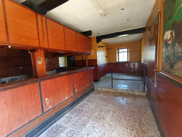 Venta de vivienda en planta primera y local en  planta baja unido a edificio de dos alturas en Gordexola — 23