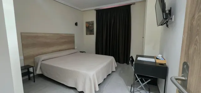 Hotel de 2 estrellas reformado en La Marina de Elche, zona Guardamar — 11