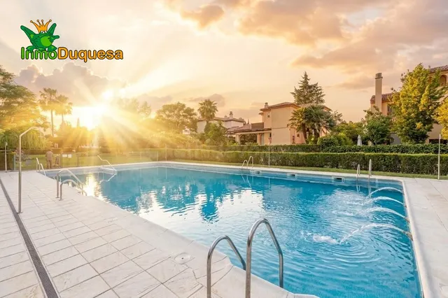 Chalet REFORMADO en Urb. Parque de Cubillas.