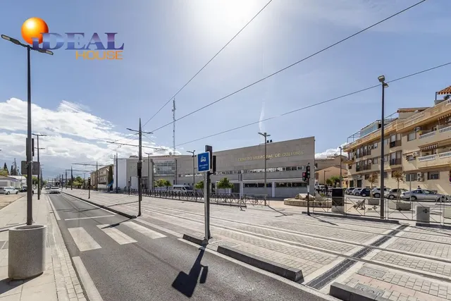 Amplia adosada en una de las mejores zonas de Churriana de la Vega — 46