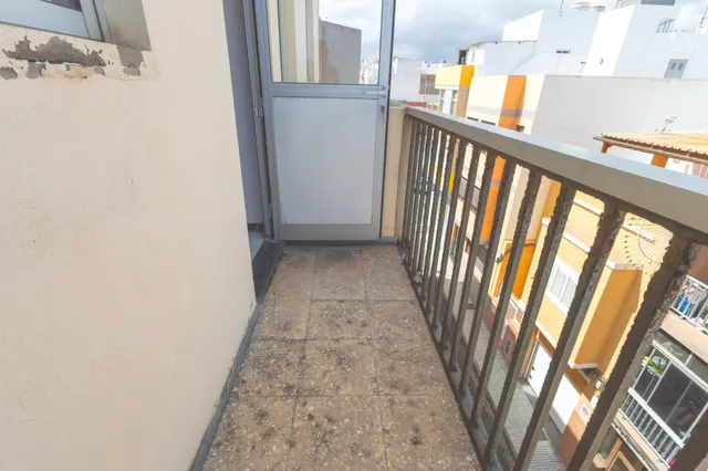Edificio con balcones y terrazas en venta en Schamann — 44
