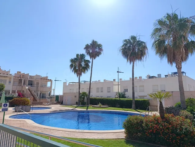 Apartamento de 1 dormitorio en planta baja con 2 terrazas a 